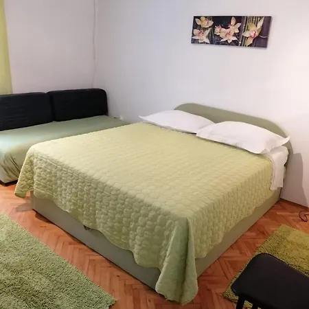 10 * Makarska