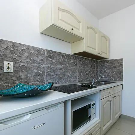 Apartment 10