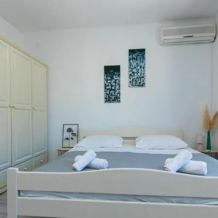 10 Apartment