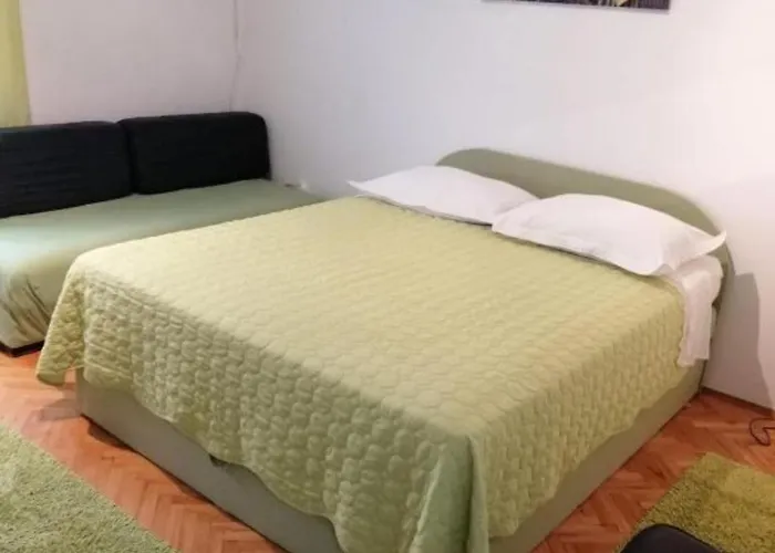 10 * Makarska